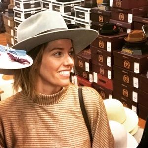 Meet your Posher, Stephanie